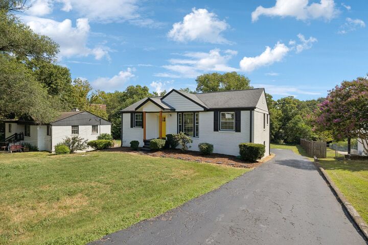 Property Photo: 2343 Fernwood Dr TN 37216