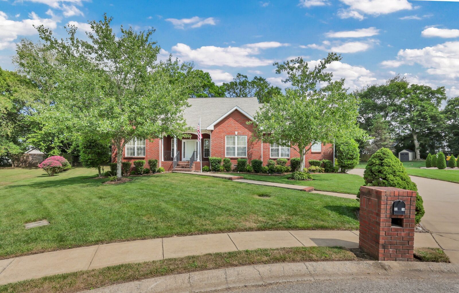 Property Photo: 4216 N Woodstock Dr TN 37040