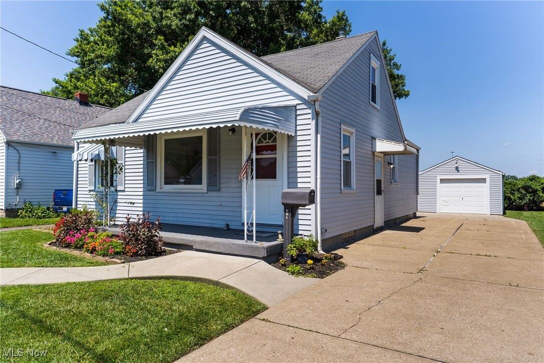 Property Photo:  219 25th Street SW  OH 44706 
