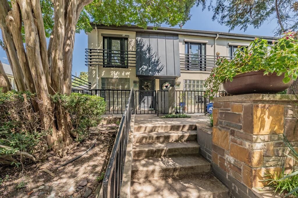 Property Photo: 4414 Buena Vista Street 15 TX 75205