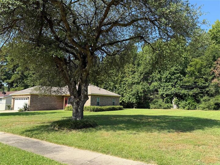 Property Photo: 6848 Rockwell Place LA 71119