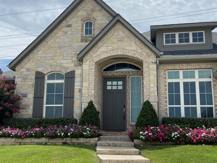 Property Photo: 1008 Myers Park Trail TX 76262