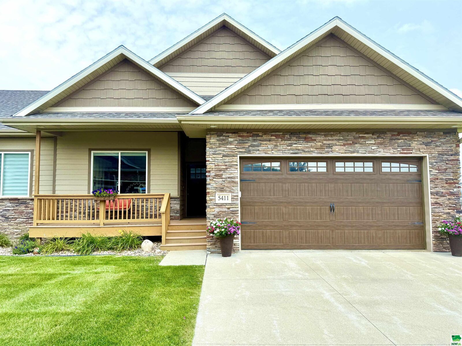 Property Photo: 5411 Overlook Ln IA 51106