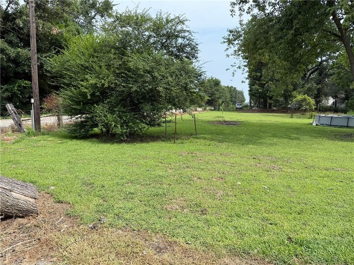 Property Photo: 57128 S 690 Road OK 74338
