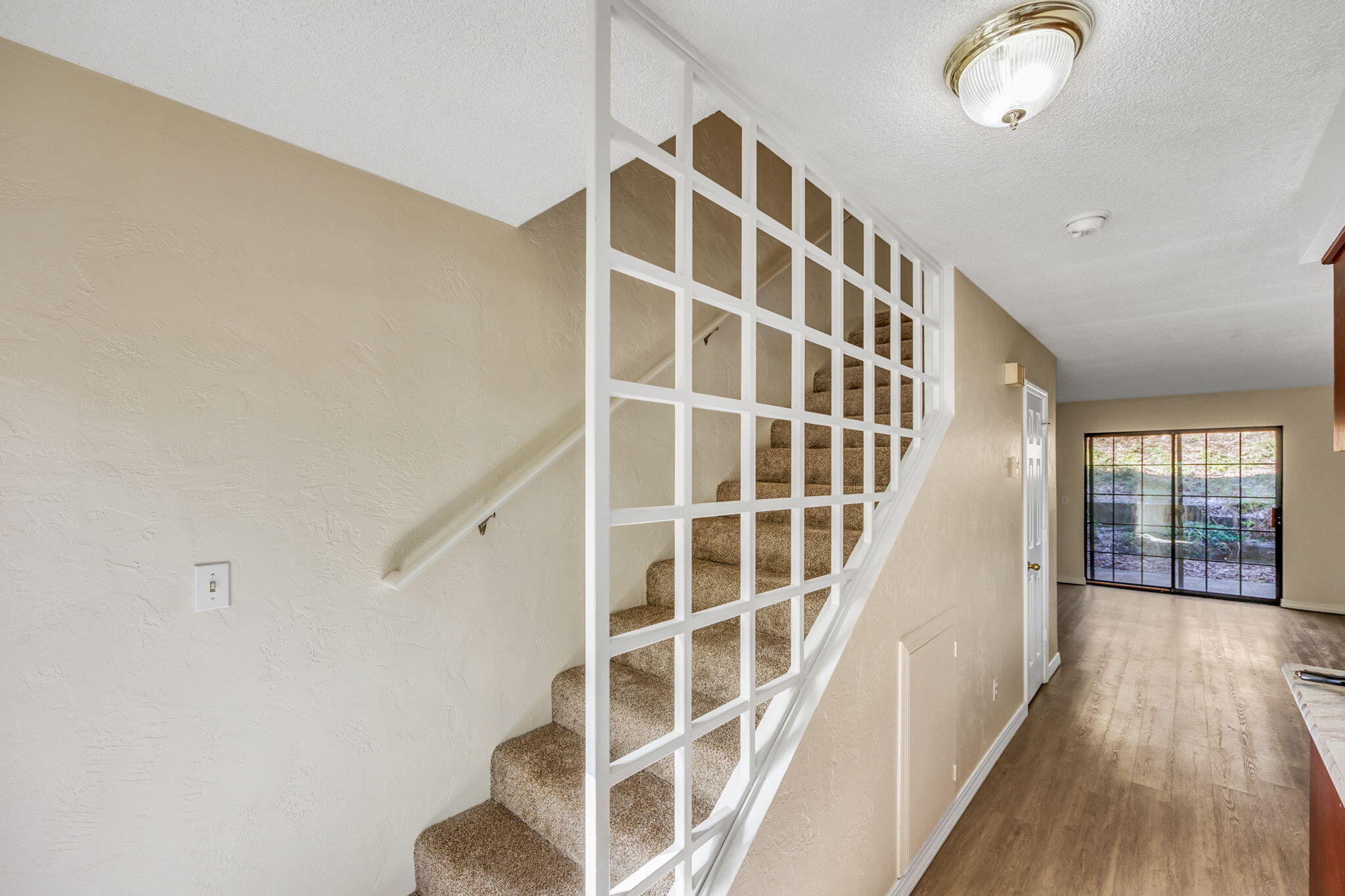 Property Photo: 495 Chestnut Street 6 OR 97520