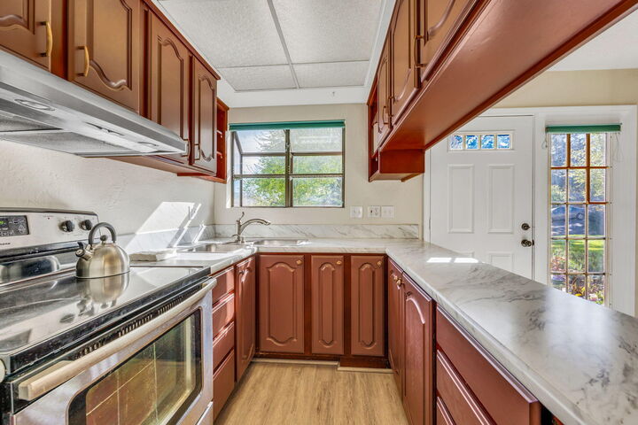 Property Photo:  495 Chestnut Street 6  OR 97520