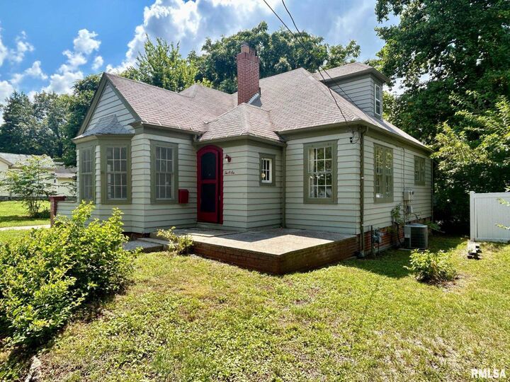 Property Photo:  206 S Maple Street  IL 62901 
