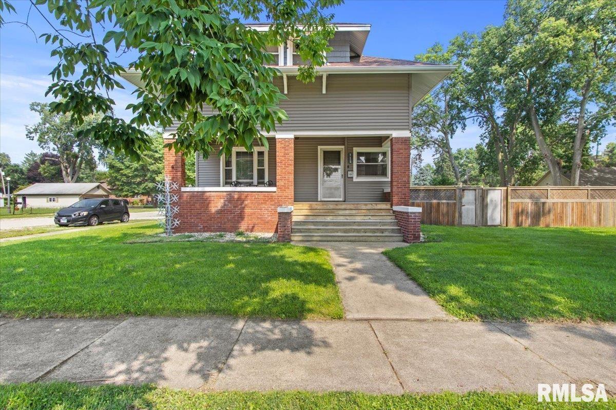 Property Photo:  715 Richard Street  IL 61537-1413 