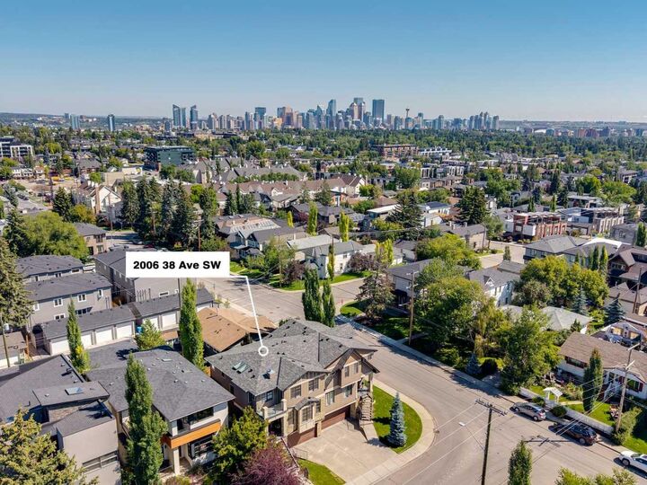 2006 38 Avenue SW  Calgary AB T2T 2K4 photo