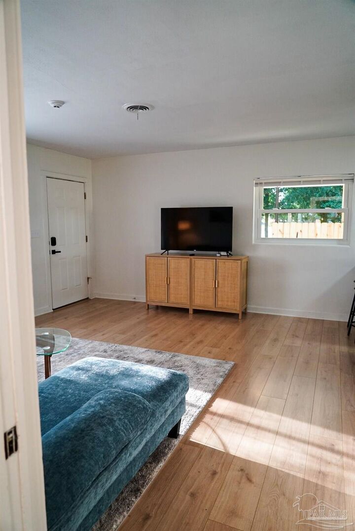 Property Photo: 2010 N G St FL 32501