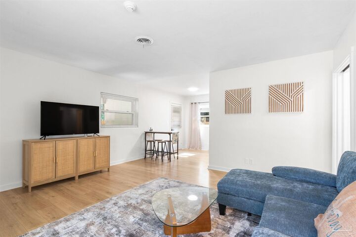 Property Photo: 2010 N G St FL 32501