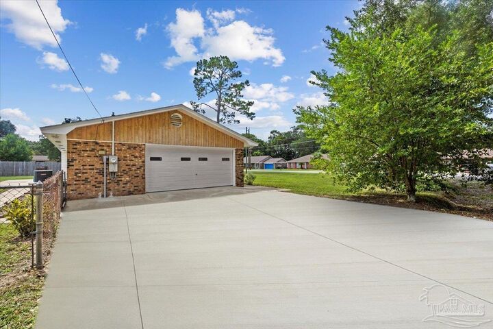 Property Photo: 2327 Inda Ave FL 32526