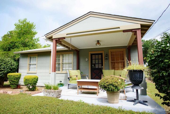 Property Photo: 4 Audusson Ave FL 32507