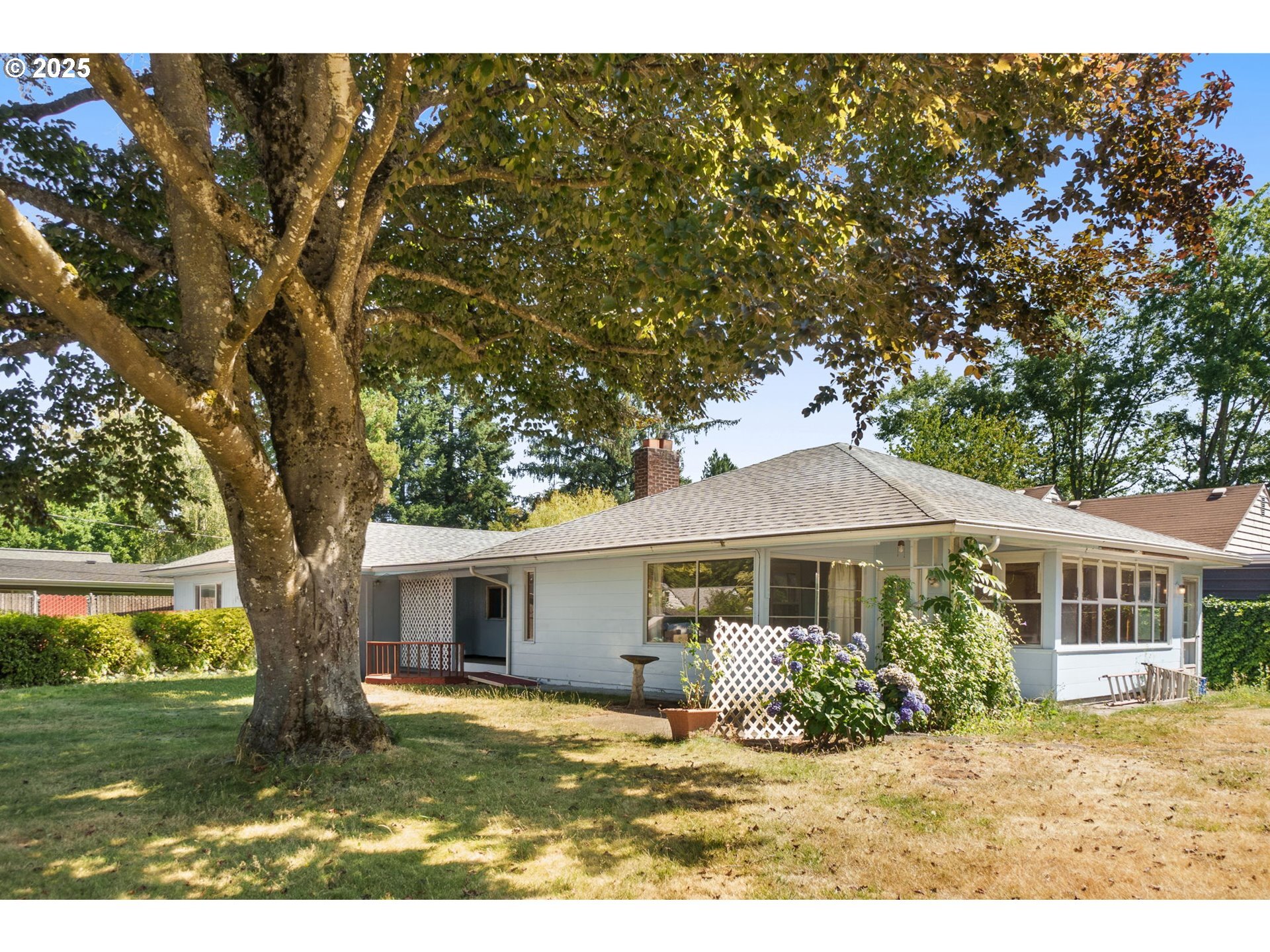 Property Photo: 11834 SE 33rd Ave OR 97222