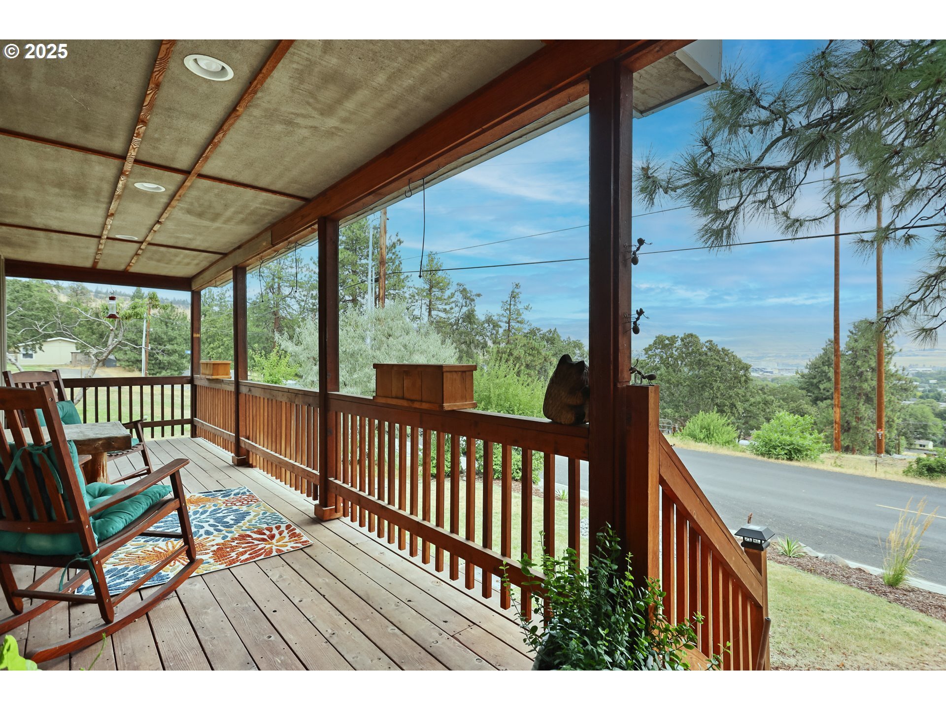 Property Photo: 2512 W 13th St OR 97058