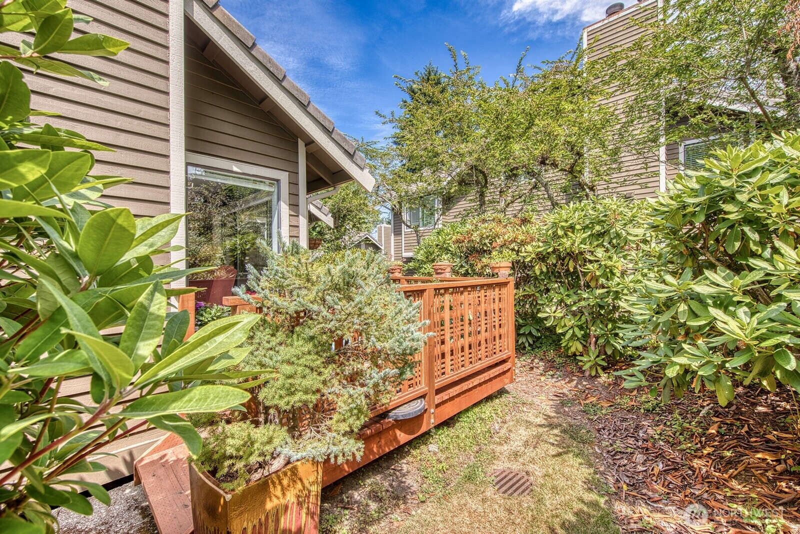 Property Photo: 17320 97th Place SW 610 WA 98070