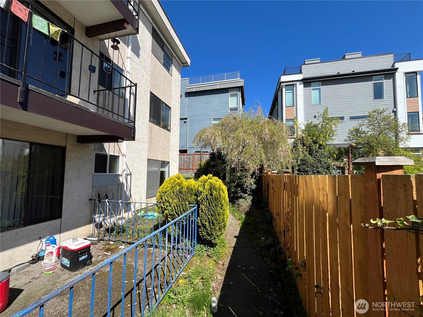 Property Photo:  1006 N 43rd Street 101  WA 98103 