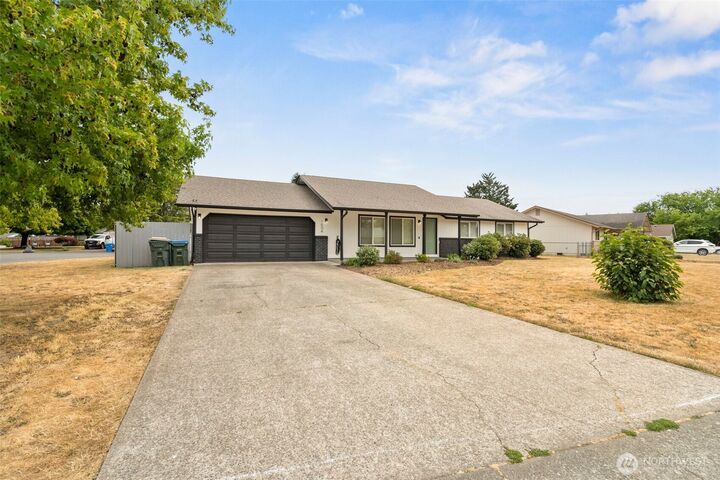 Property Photo:  1004  St. Michelle Ave  WA 98532 