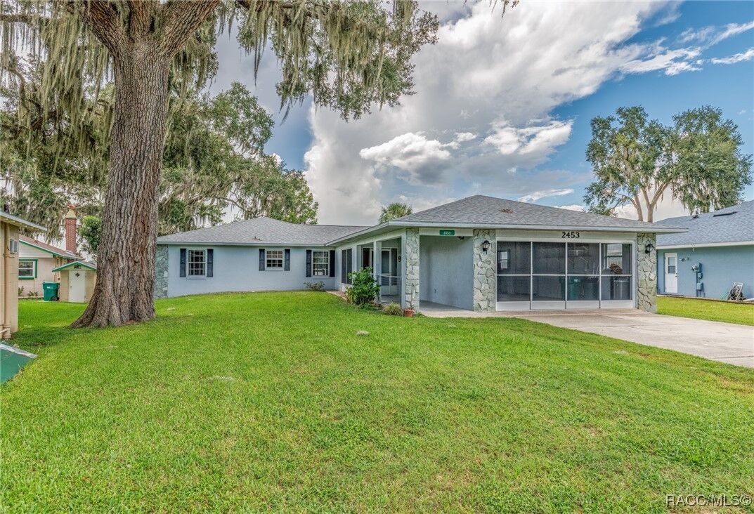 Property Photo: 2453 N Lakefront Drive FL 34442