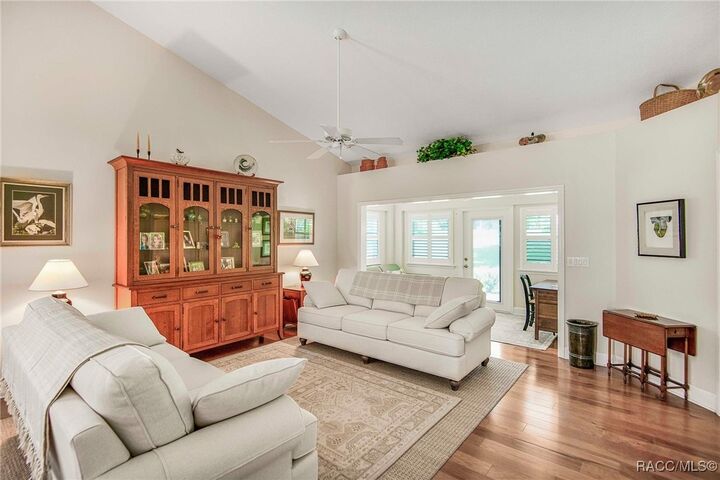 Property Photo: 705 Peebles Court FL 34453