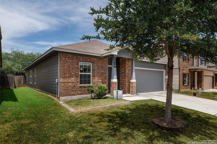 Property Photo: 9919 Belmore Cove TX 78245