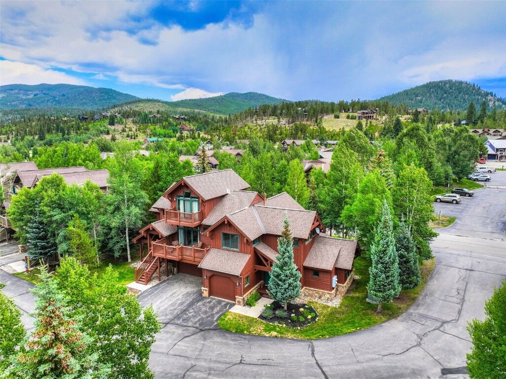 Property Photo:  24 Chestnut Lane 24  CO 80424 