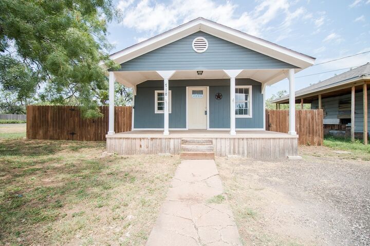 Property Photo: 718 W 15th St TX 76903