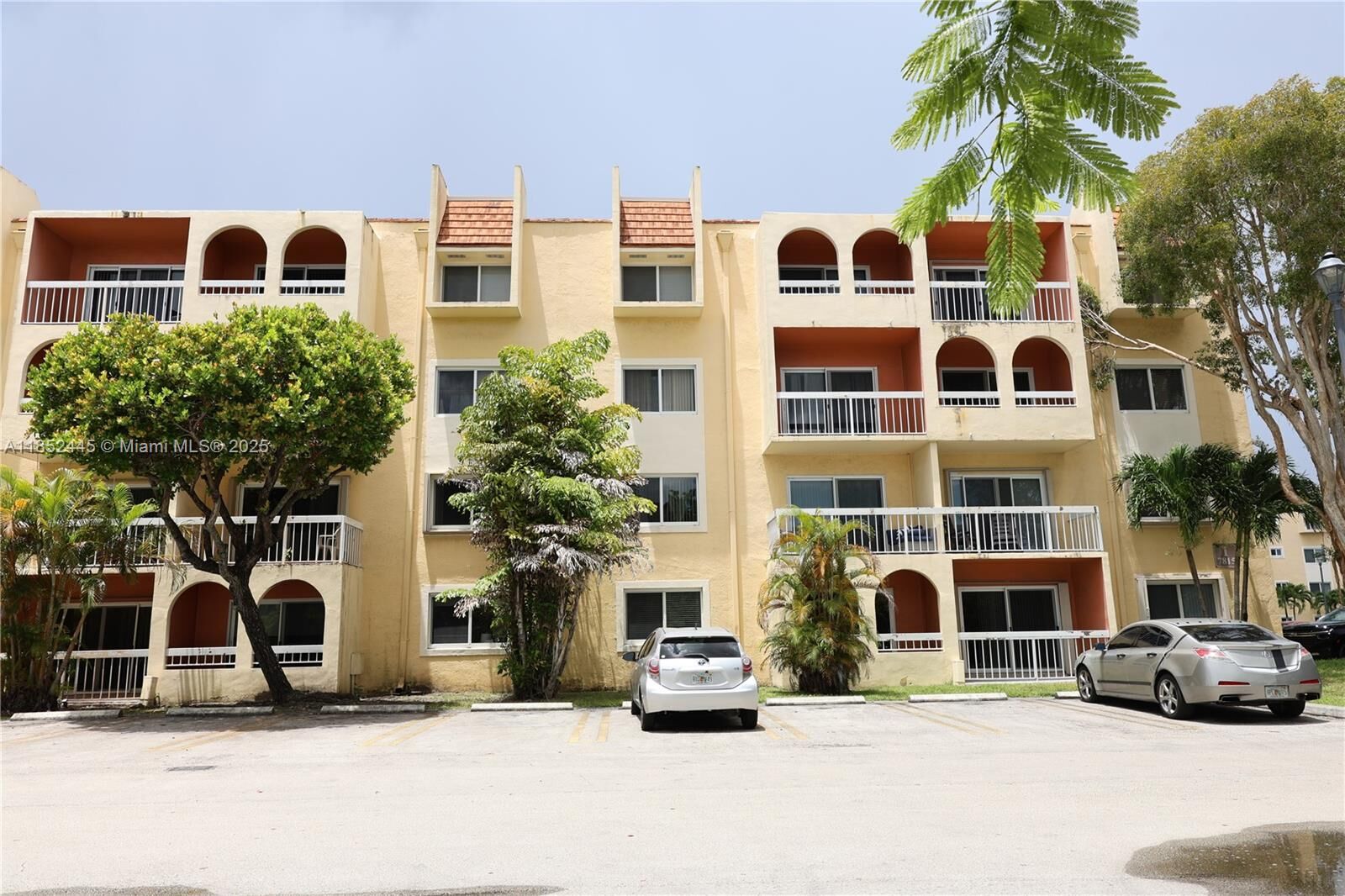 Property Photo:  7815 Camino Real I-414  FL 33143 