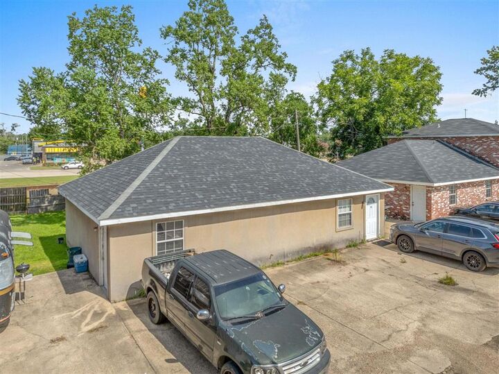 Property Photo: 305 E Railroad Street E LA 70648