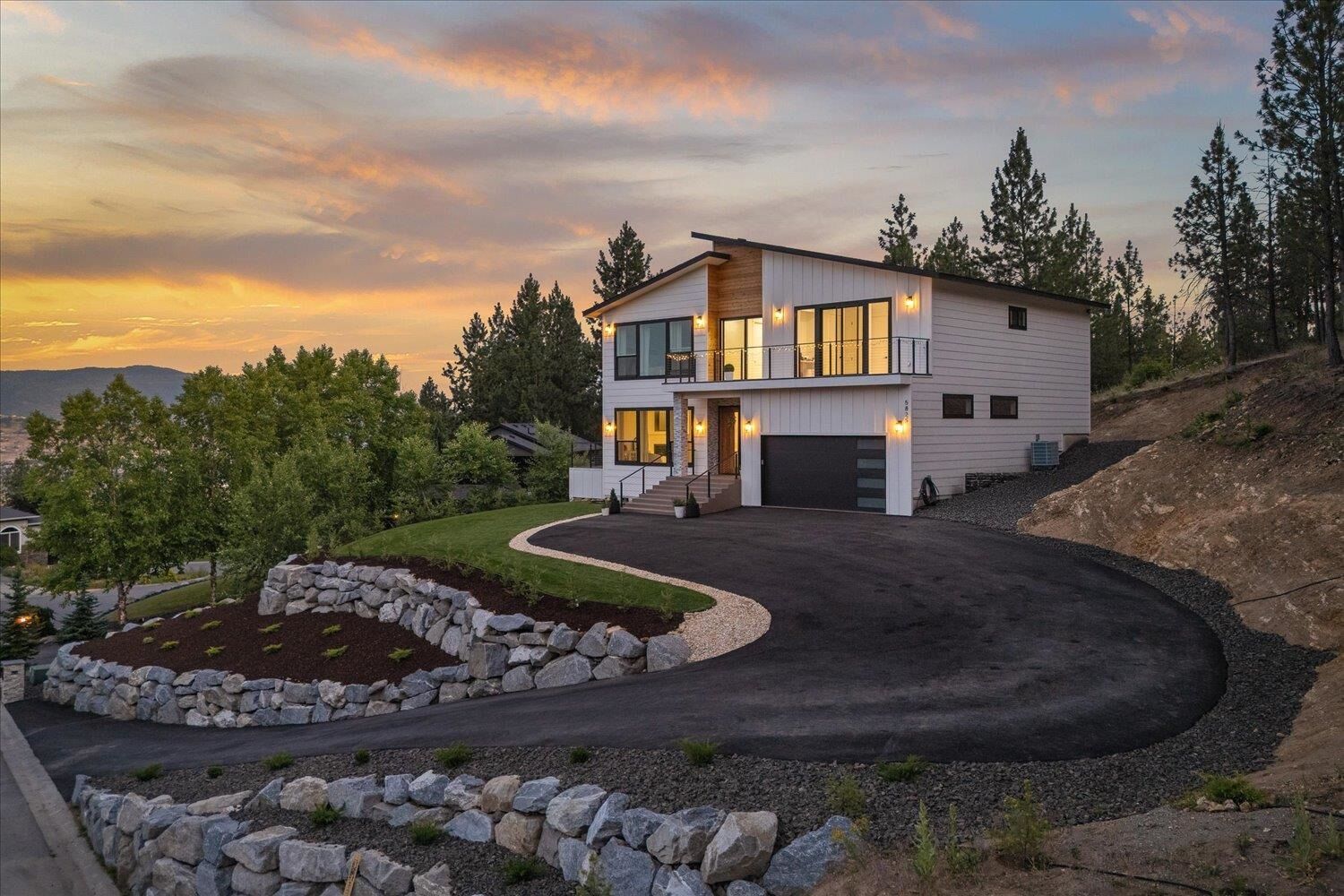 Property Photo:  5825 N Del Rey Dr  WA 99027 
