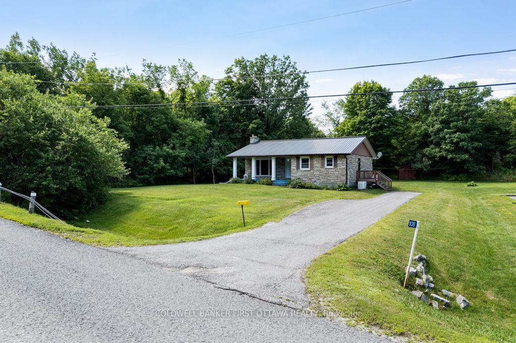 Property Photo:  108 Willis Street  ON K0G 1K0 