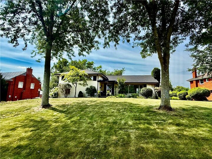 Property Photo:  2441 Broadlawn Dr  PA 15241 