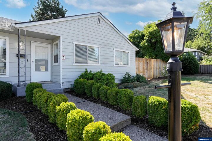 Property Photo: 2630 Mountain View Dr S OR 97302