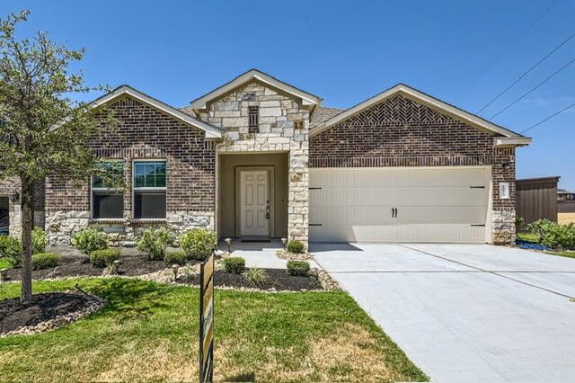 Property Photo: 1025 Bluewood Bend TX 78641