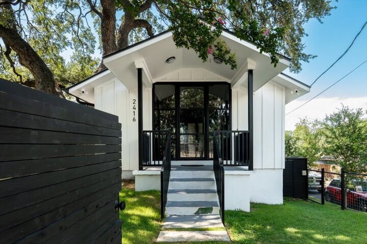 2416 E 10th Street  Austin TX 78702 photo