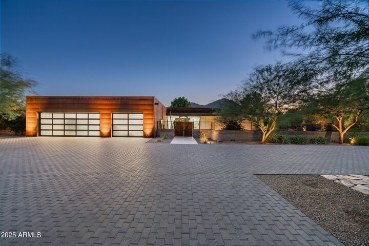 Property Photo: 6909 E Montebello Avenue AZ 85253