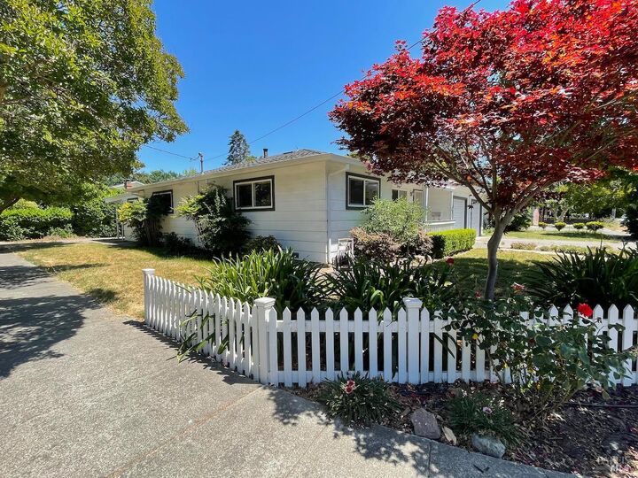 1690 1692 Beaver Street  Santa Rosa CA 95404 photo