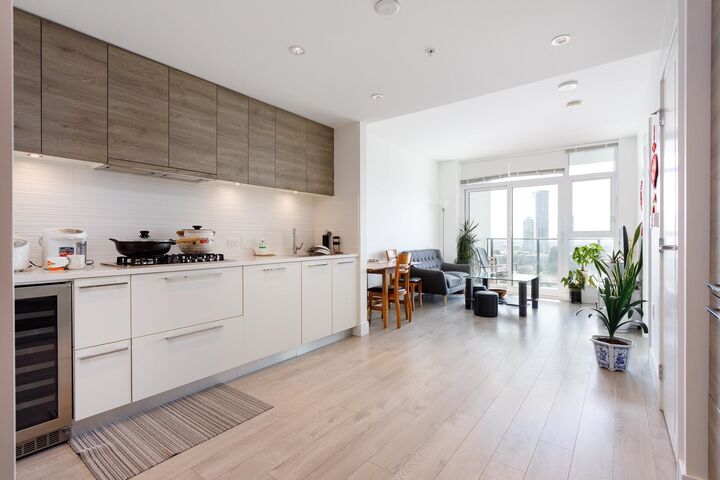 Photo de la propriété:  7388 Kingsway Street 609  BC V3N 0G9 
