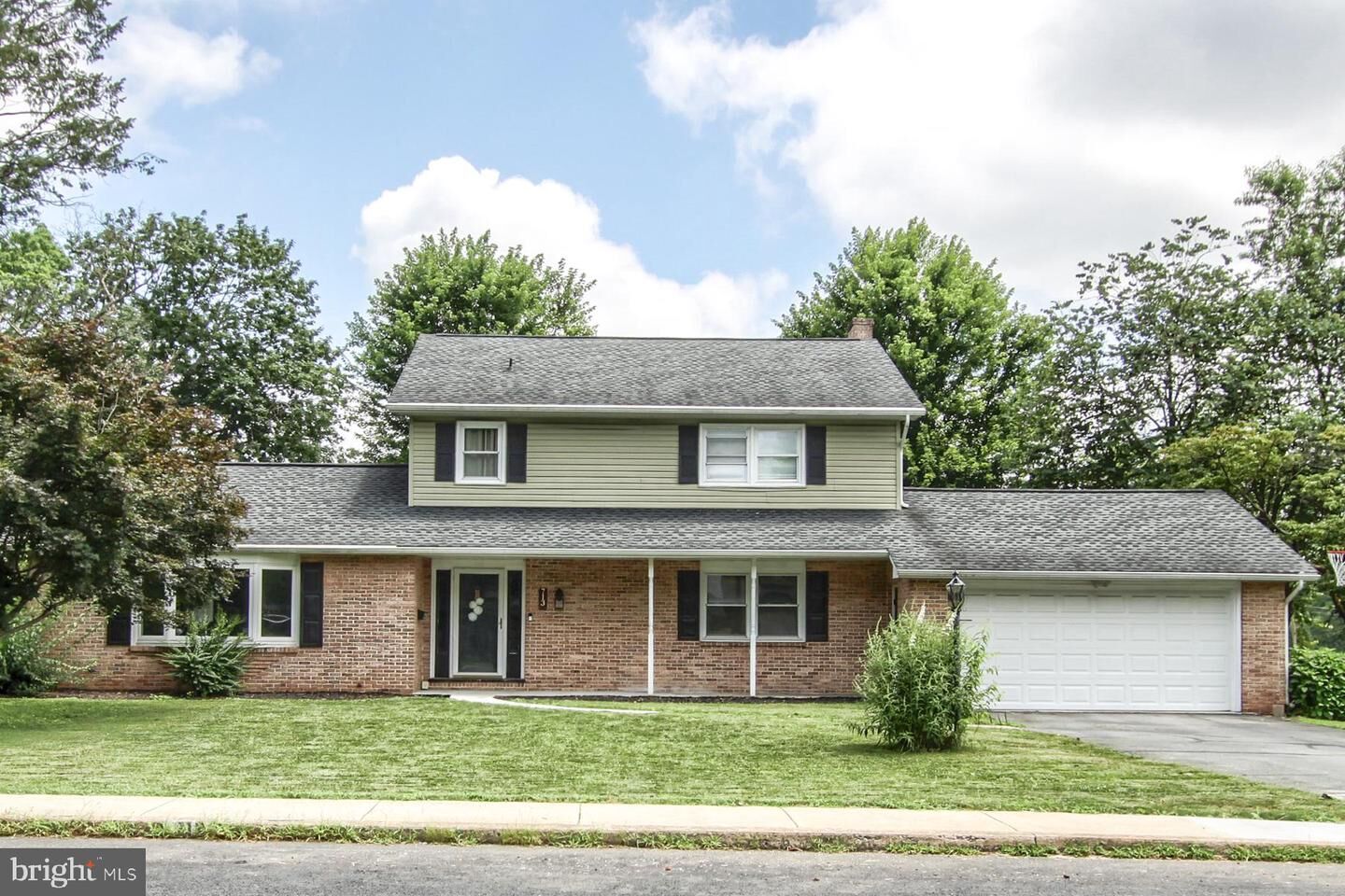 Property Photo: 713 Yorkshire Drive PA 17013