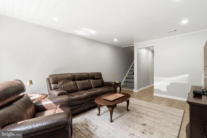 Property Photo: 82 Park Vallei Lane PA 19015