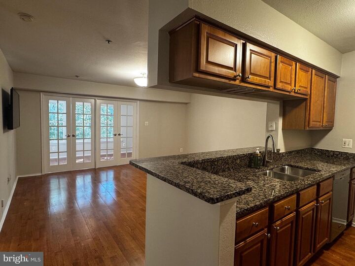 Property Photo: 3313 Wyndham Circle 3213 VA 22302