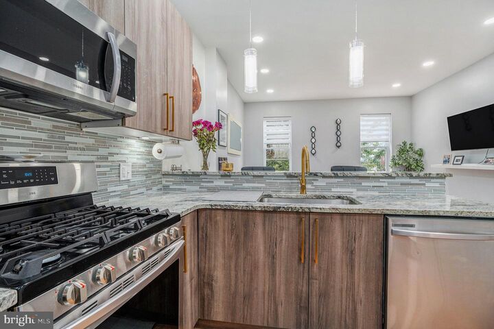 Property Photo: 2403 S 11th Street 2 PA 19148