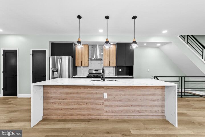 Property Photo:  914 W Duncannon Avenue  PA 19141 