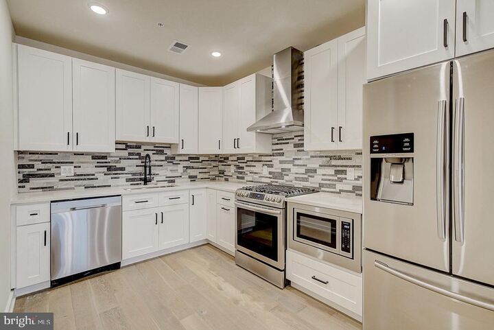 728 S 10th Street 2  Philadelphia PA 19147 photo