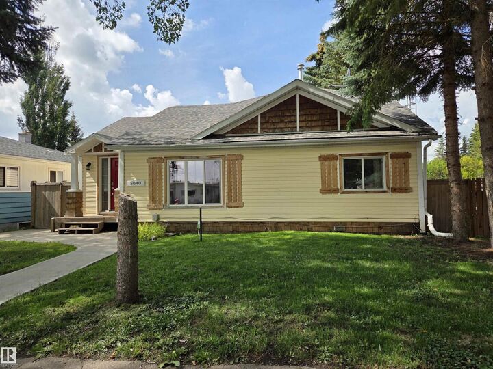 Property Photo: 5040 52 St AB T0B 0C0