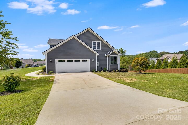 Property Photo: 45 Horizon Way NC 28701