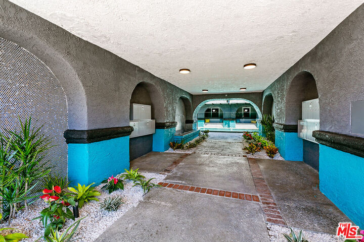 Property Photo:  6640 Woodley Ave  CA 91406 