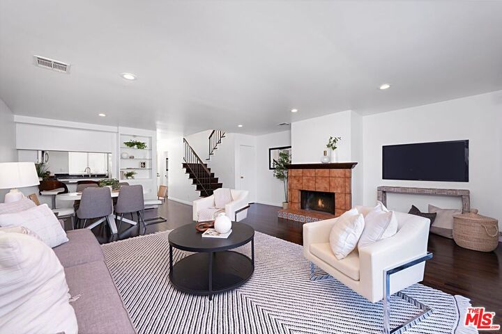 4365 McLaughlin Ave  Los Angeles CA 90066 photo