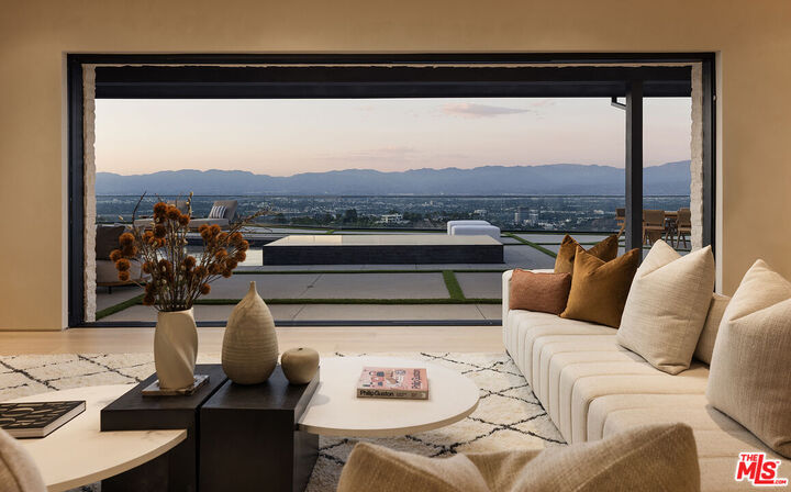 Property Photo:  16401 Mulholland Dr  CA 90049 