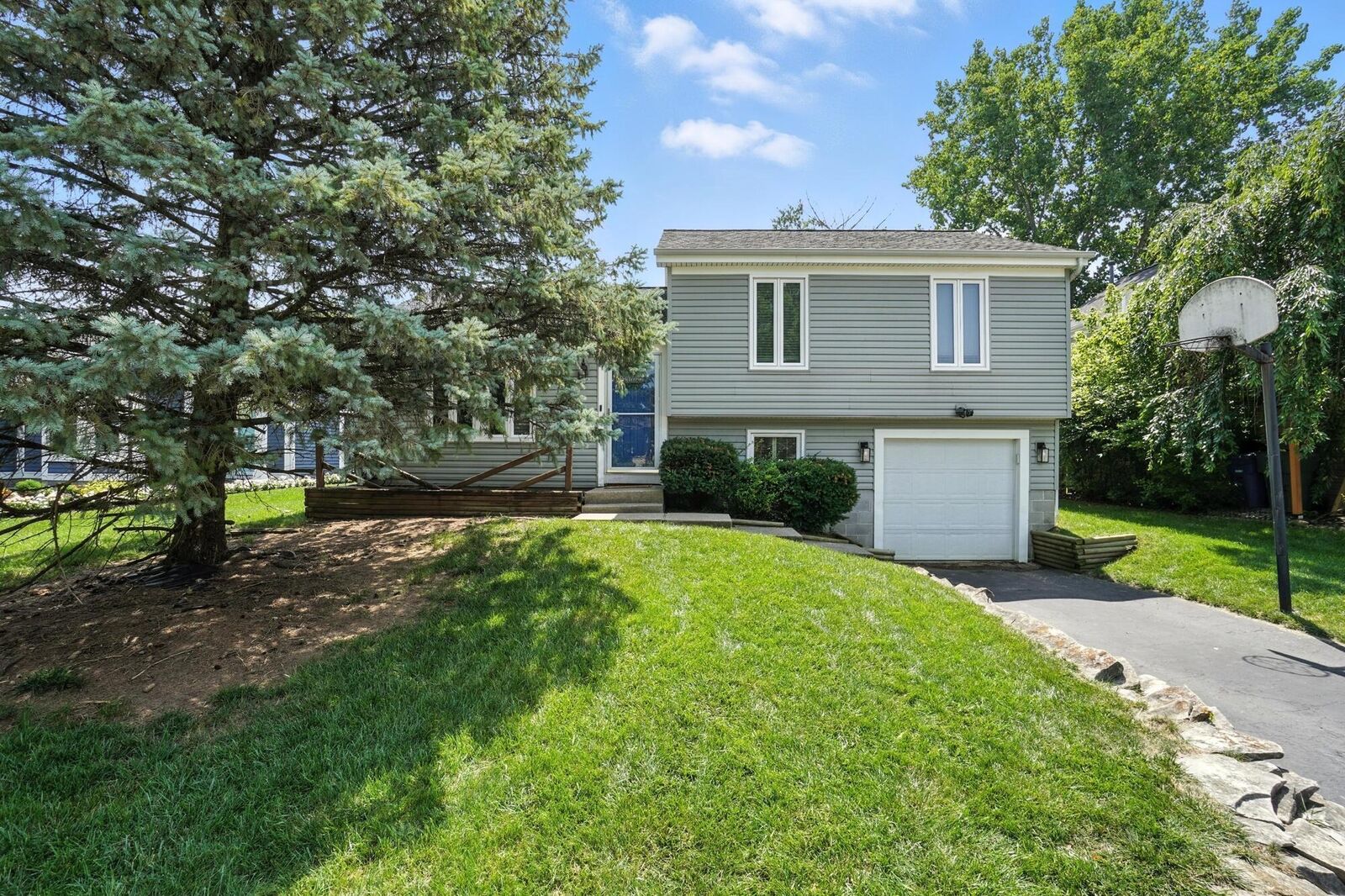 Property Photo:  1735 Gardenstone Drive  OH 43235